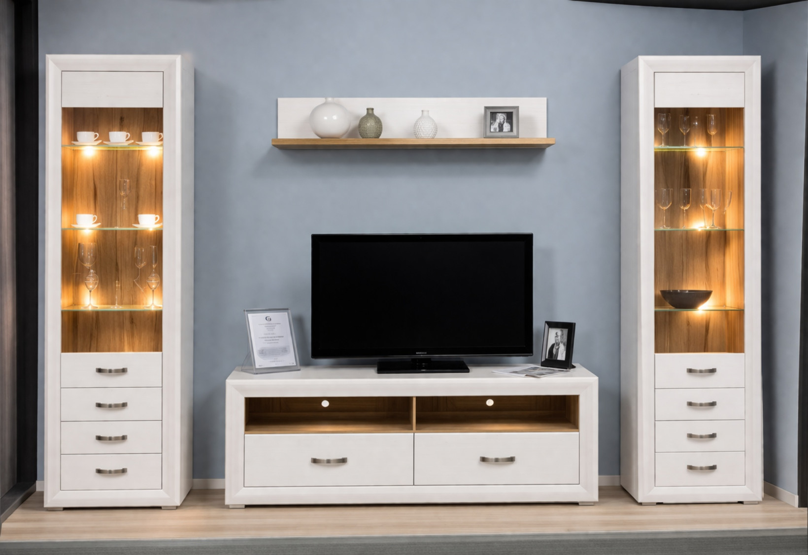 Витрина REG 1W3S Маркус Джанни/Дуб Каменный BRW