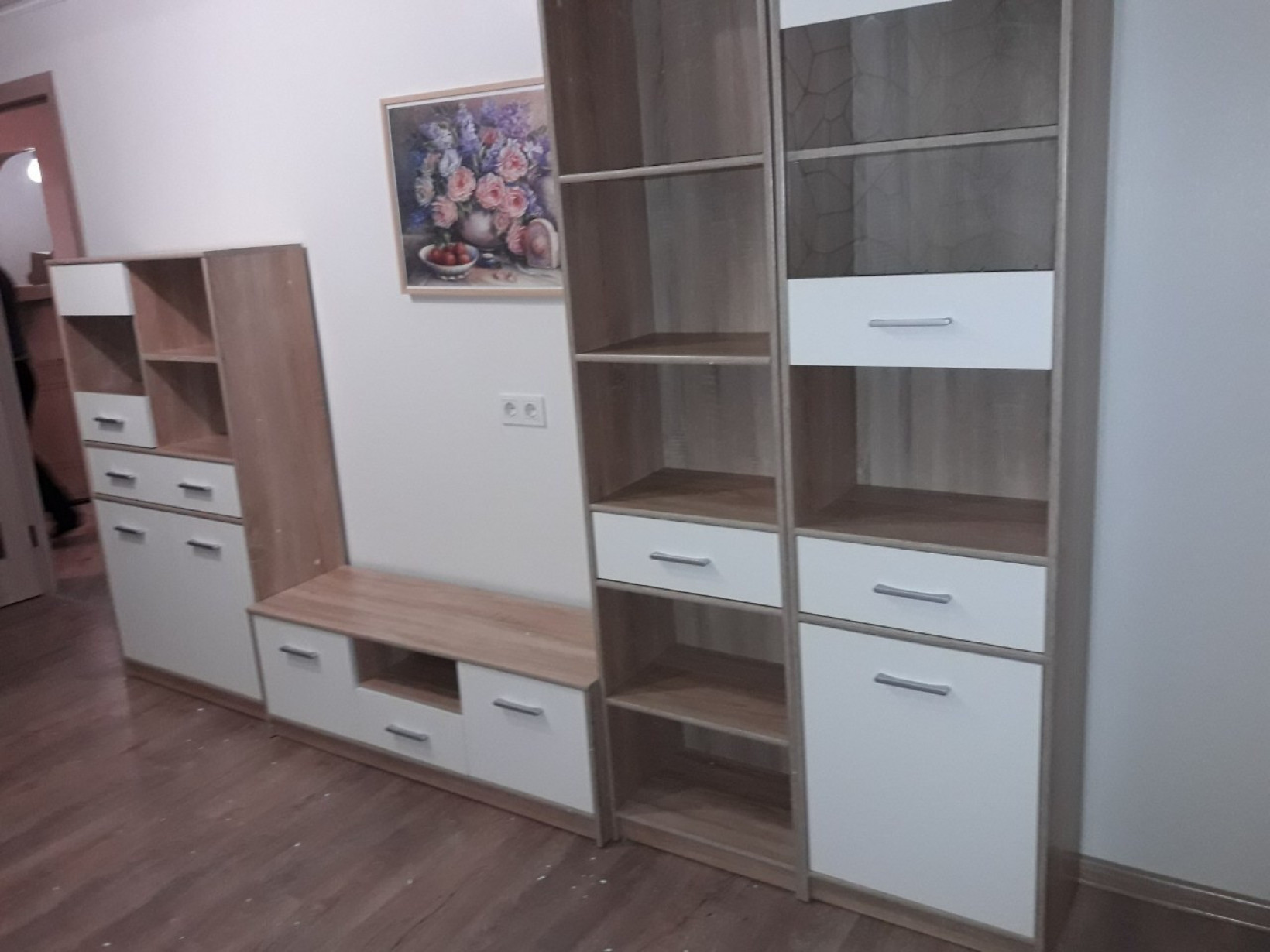 Вітрина 50х35х195 Тіпс 1Д1В1Ш Сонома/Білий Меблі Сервіс