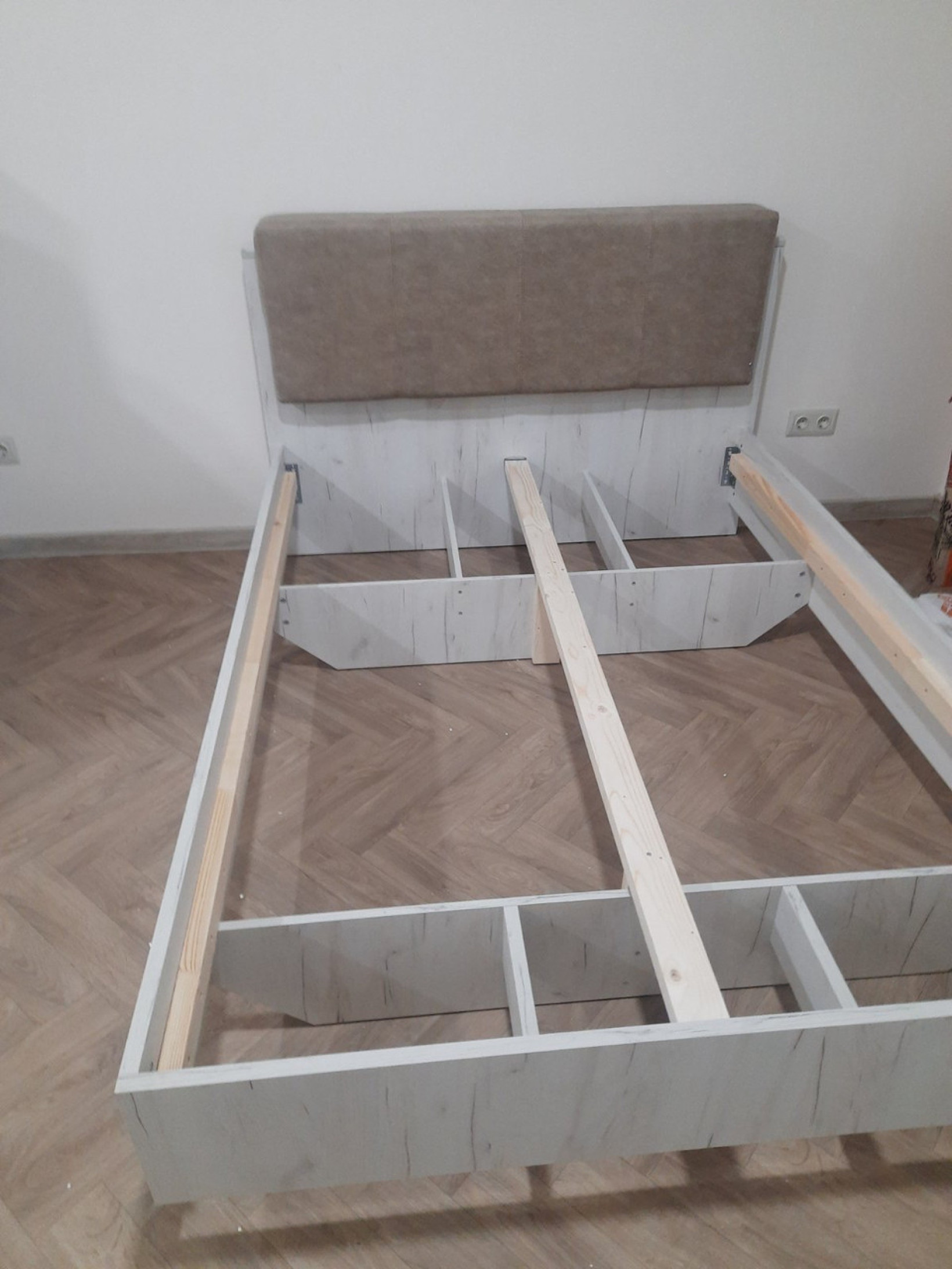 Ліжко 120 Кім з м'яким узголів'ям  та ламелями Дуб Крафт Білий/Сан Ремо Меблі Сервіс