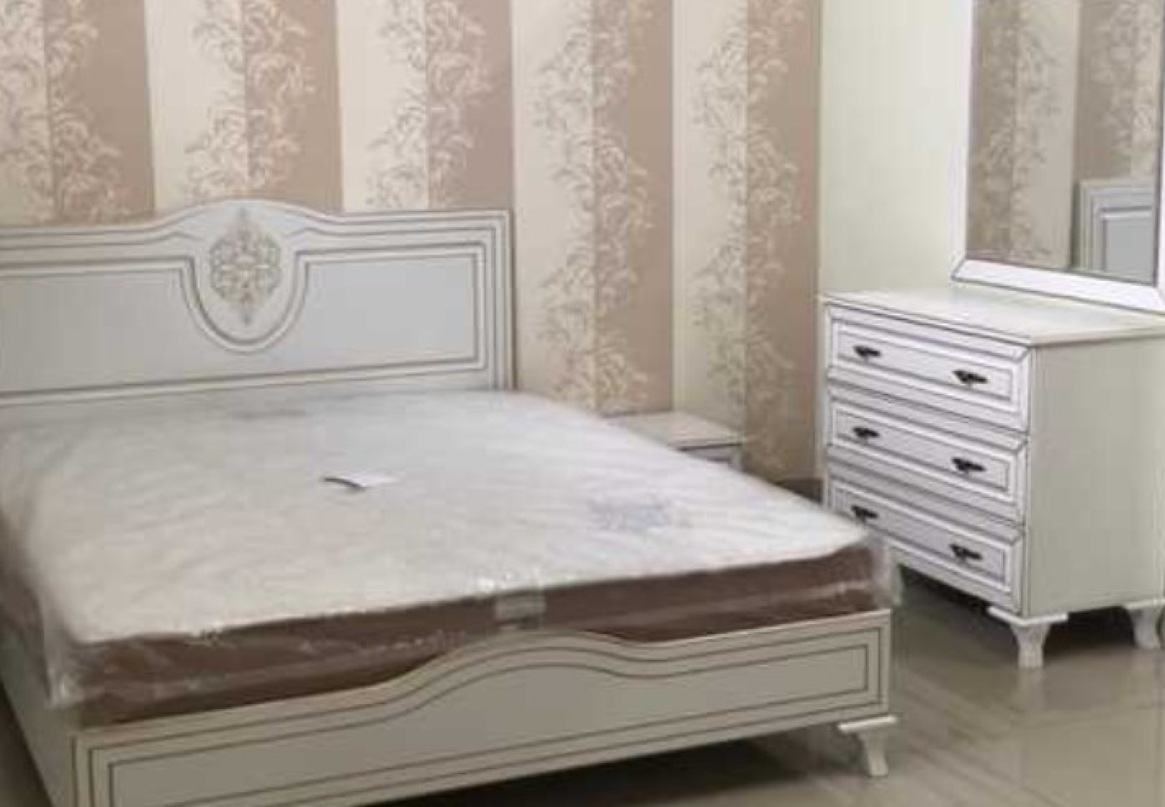 Тумба приліжкова (2 штуки) Мілан Білий МДФ із золотою патиною Меблі Сервіс