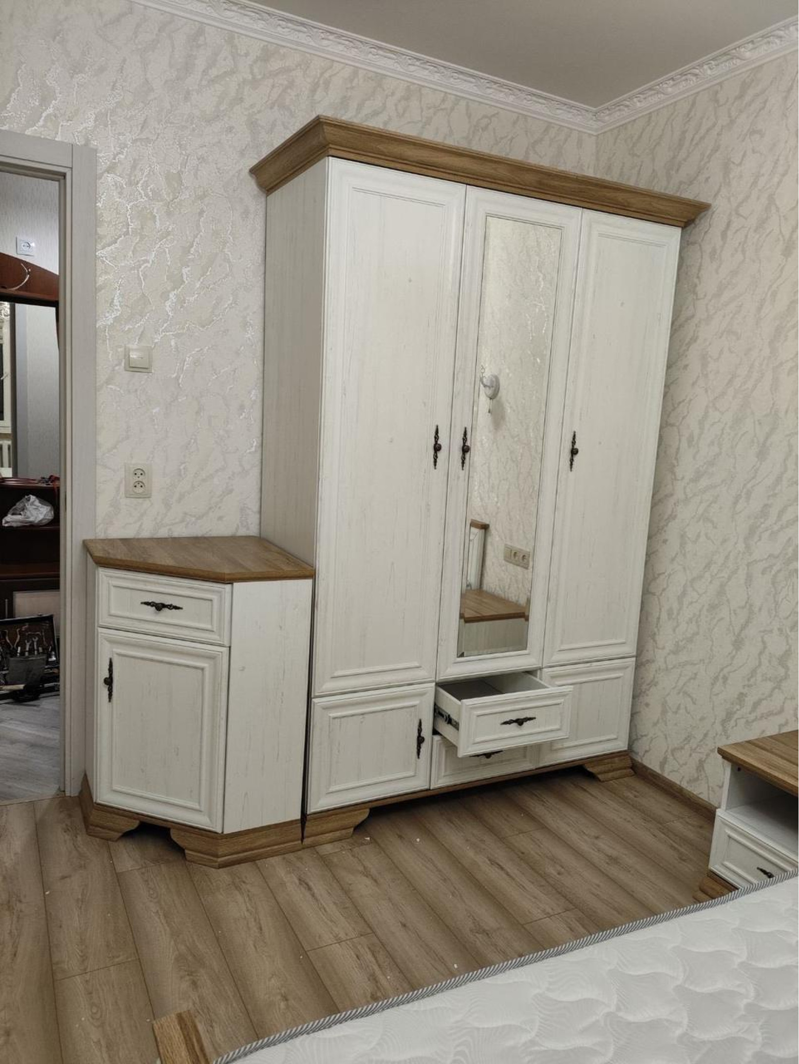 Шафа Іріс 3Д МАКС Андерсон пайн + Дуб Золотий Меблі Сервіс
