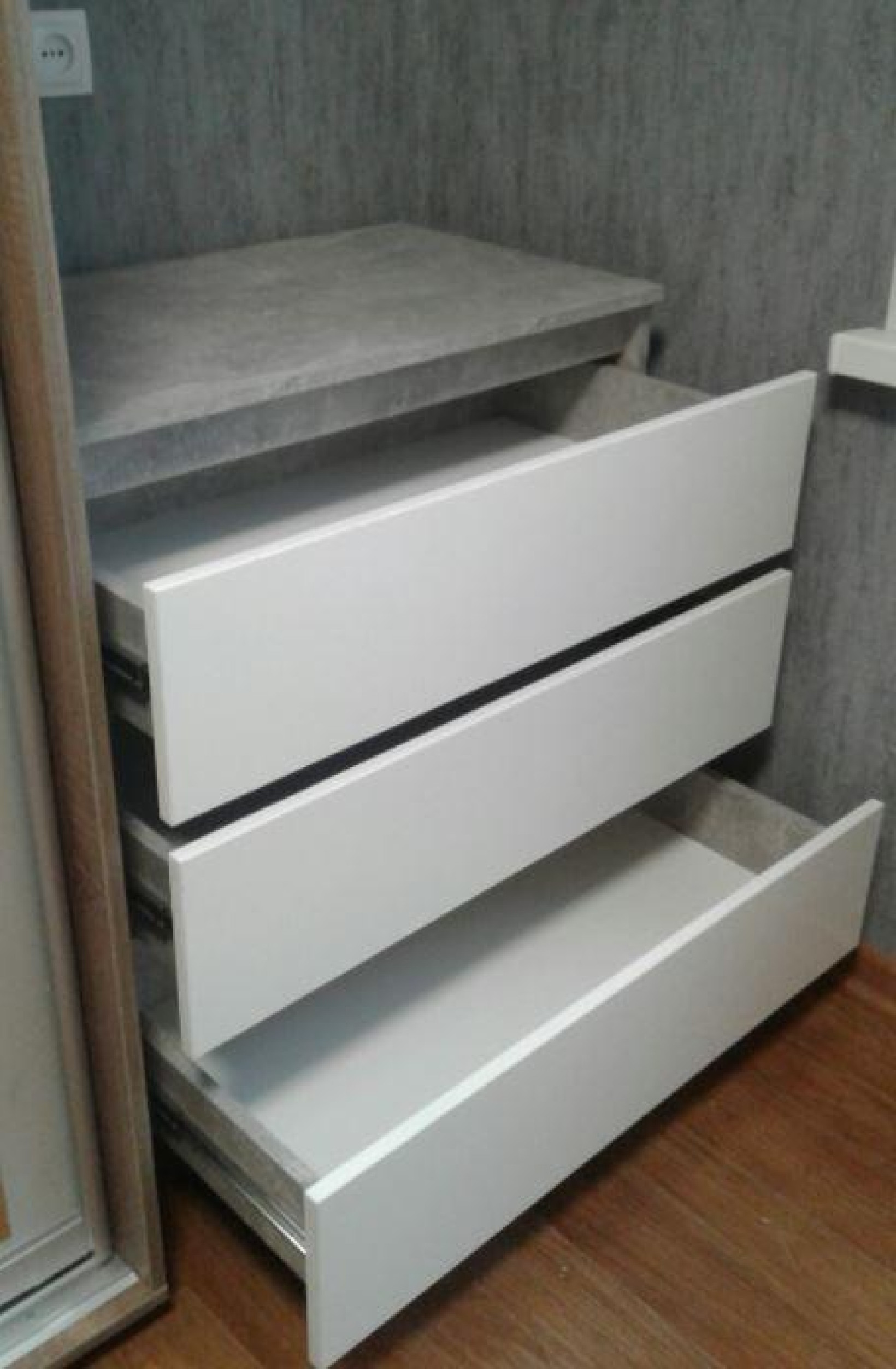Комод 100/3Ш Серый индастриал/Белый Свит Меблив