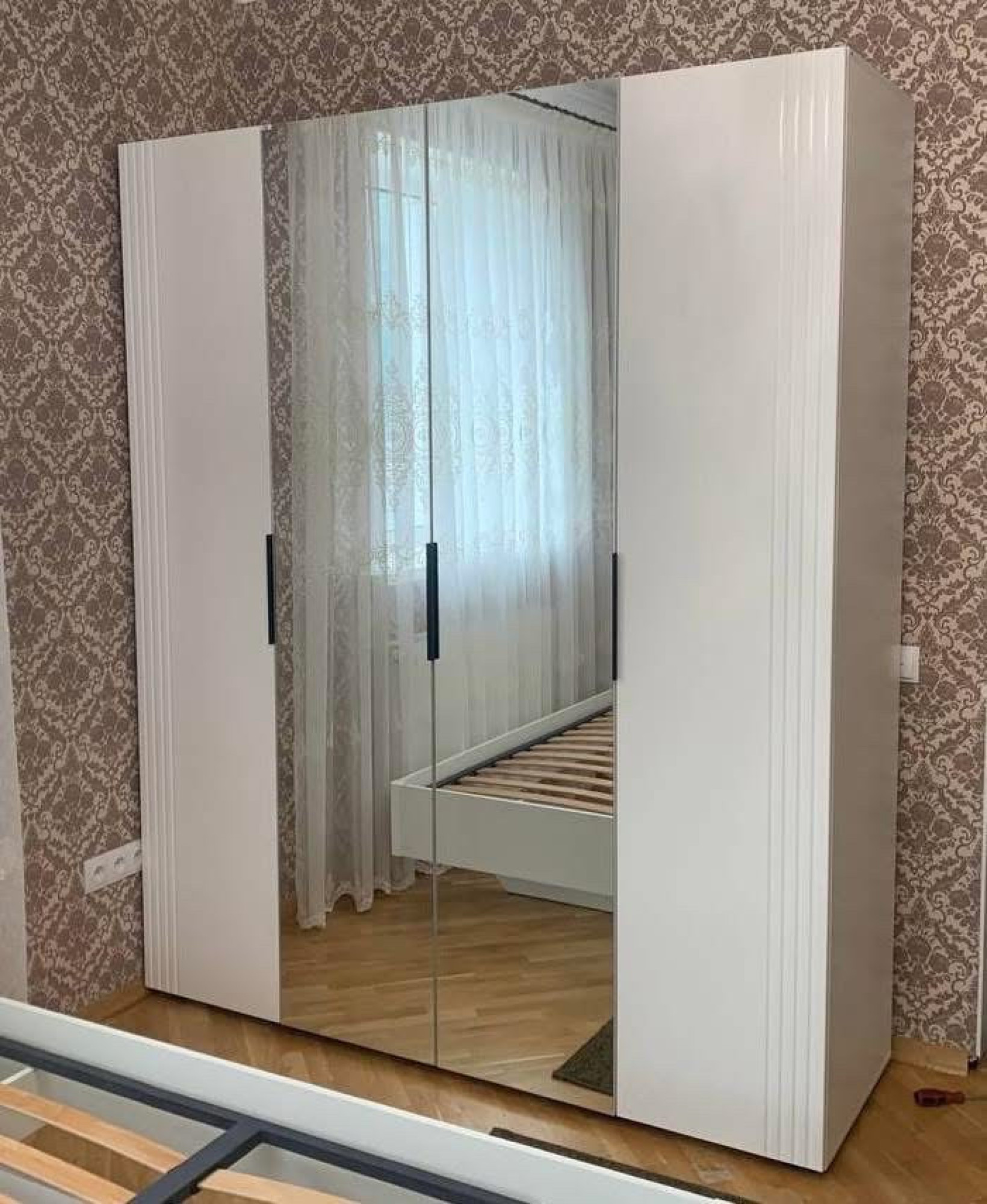 Шкаф 4ДЗ (180) с зеркалом Амелия МДФ Белый глянец Свит Меблив